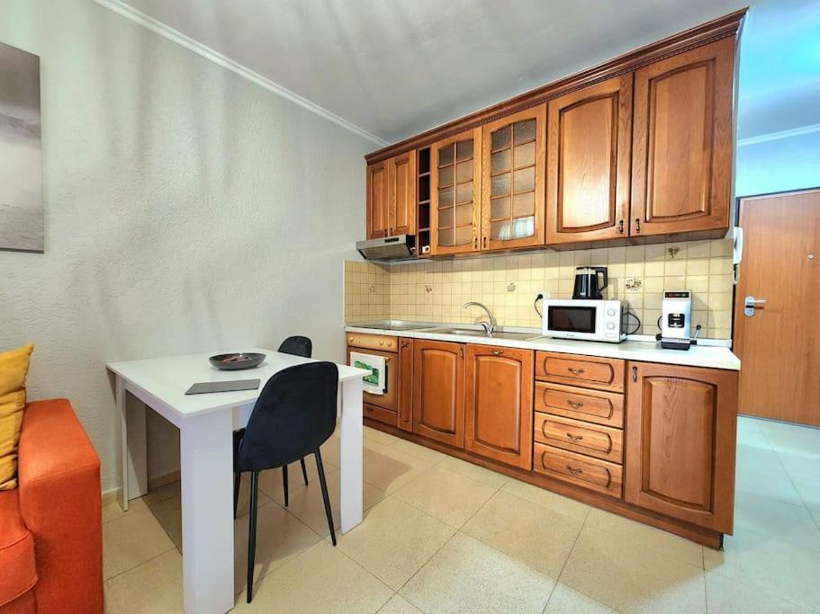 One Bd Flat Near Center With 24H Self Check In Apartment Tirana Exterior photo