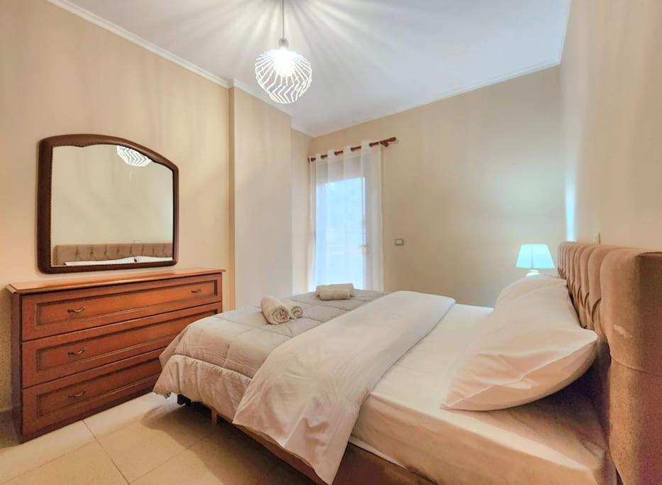 One Bd Flat Near Center With 24H Self Check In Apartment Tirana Exterior photo